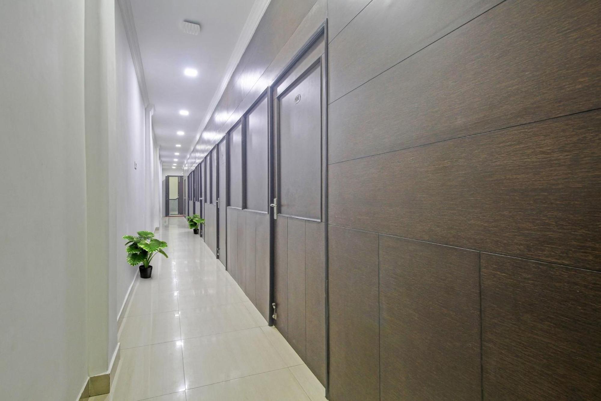 Super Townhouse Centre Point Inn Near Esplanade Metro Station コルカタ エクステリア 写真