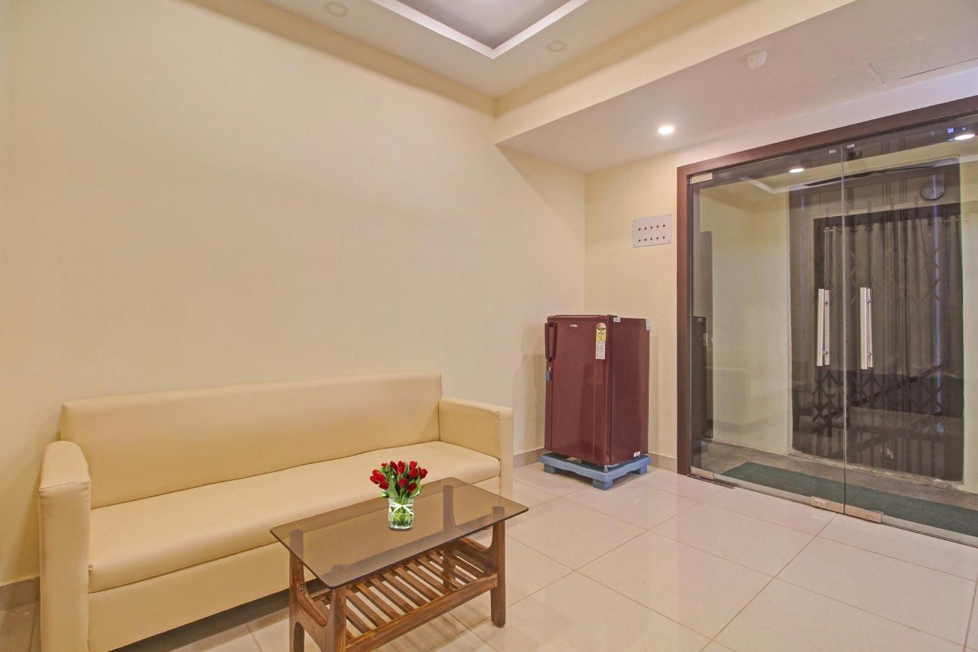 Super Townhouse Centre Point Inn Near Esplanade Metro Station コルカタ エクステリア 写真
